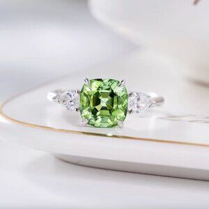 NEW 18k White Gold Peridot Diamond Ring Cushion Cut